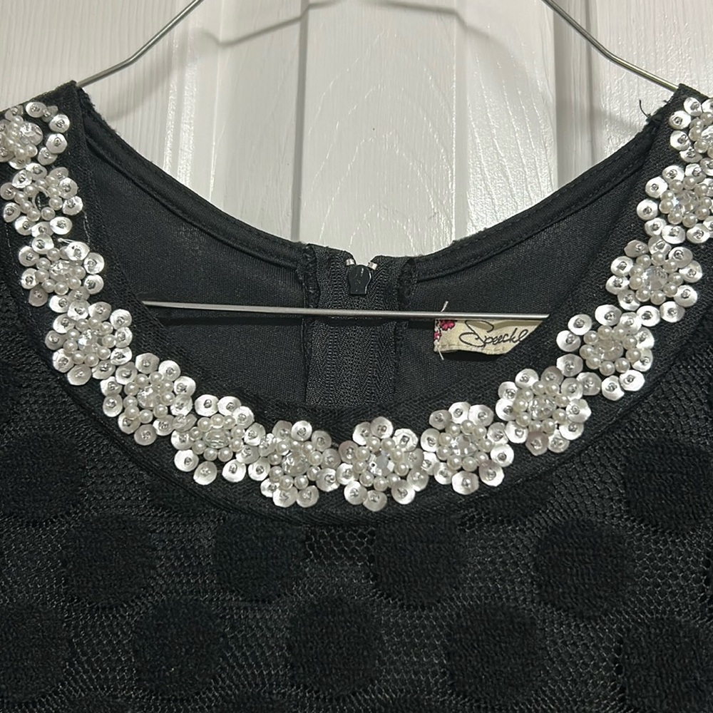 Beautiful dress in semi-formal black modesto y elegante